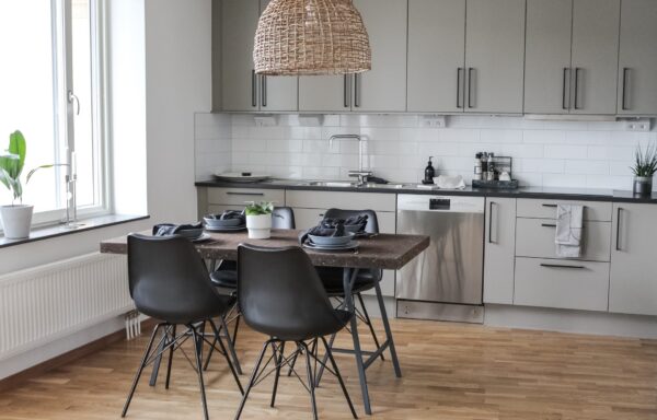 Kitchen & Dining