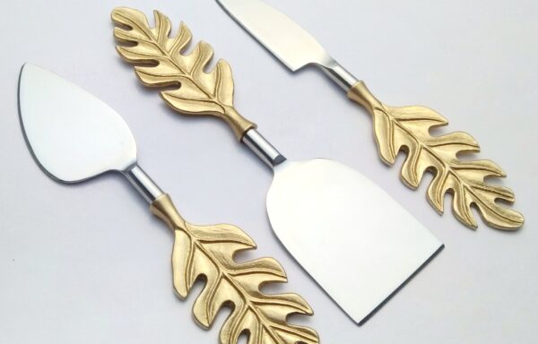 Leaf Brass Handle Cheese Server